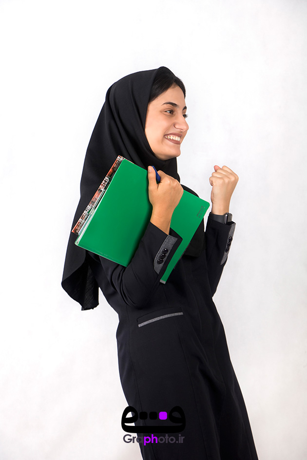 دانلود عکس دانشجو خوشحال