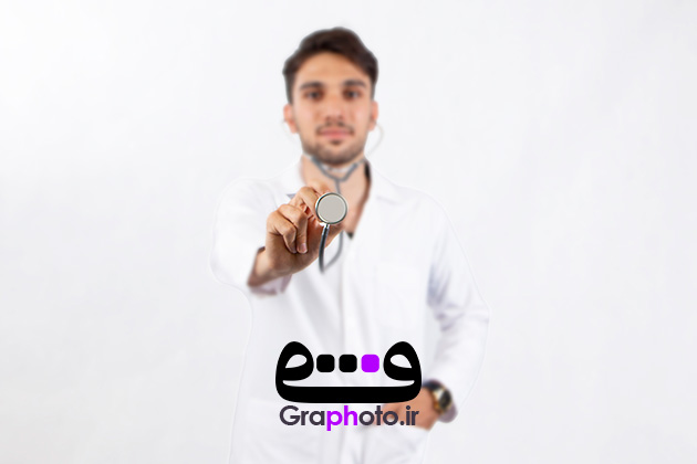 دانلود عکس با کیفیت گوشی پزشکی در دست پزشک