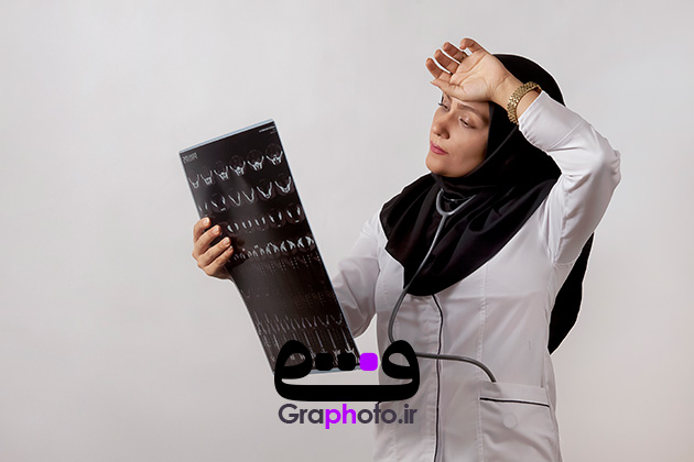 عکس با کیفیت پزشک جوان