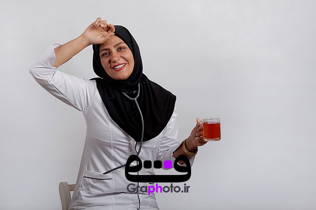 عکس با کیفیت پرستار در حال استراحت کردن